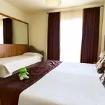 Palace 4*