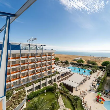 Palace 4*