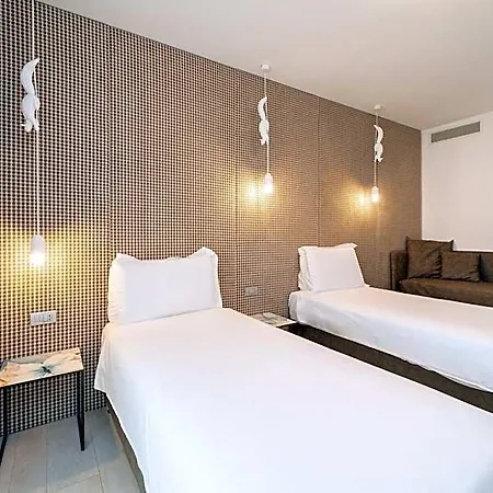 Palace 4*
