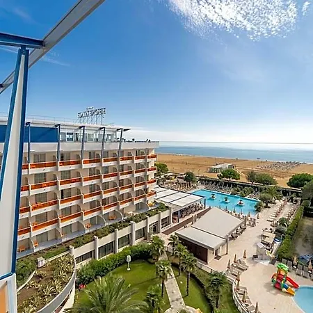 Palace 4*